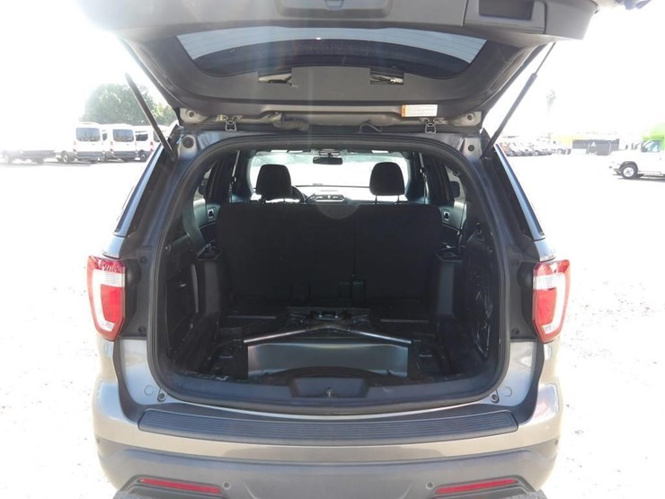 2018-ford-explorer-image-12