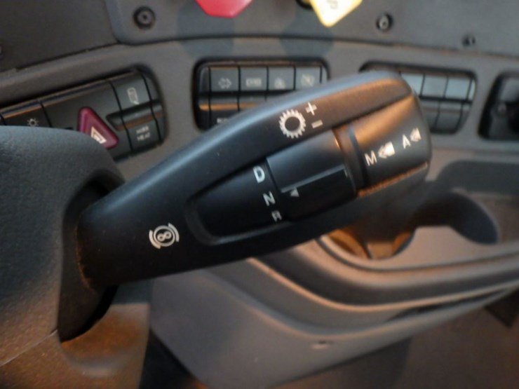 2018-freightliner-cascadia-125-image-16