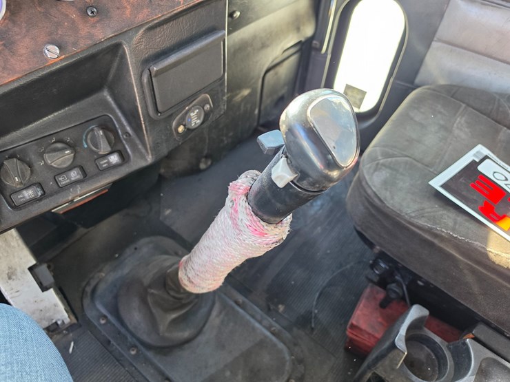 1999-peterbilt-379-image-61