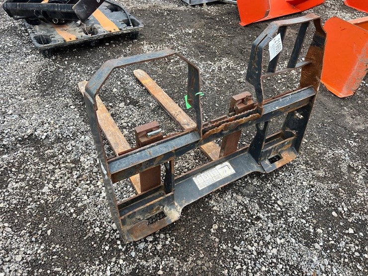 bobcat-48"-hd-skid-steer-pallet-forks-image-4