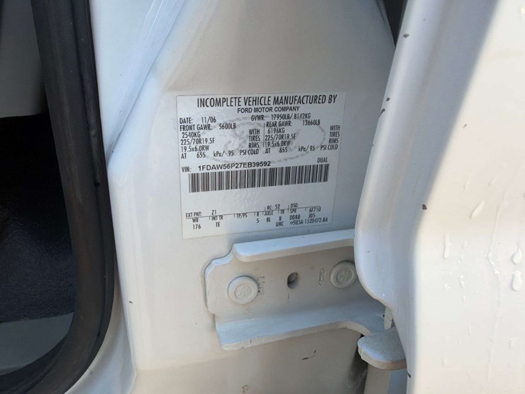 2007-ford-f550-image-27