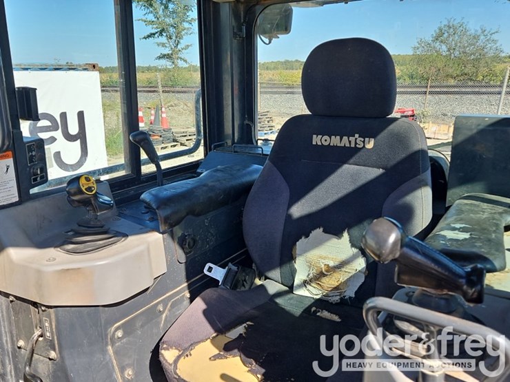 2015-komatsu-d61pxi-24-image-32