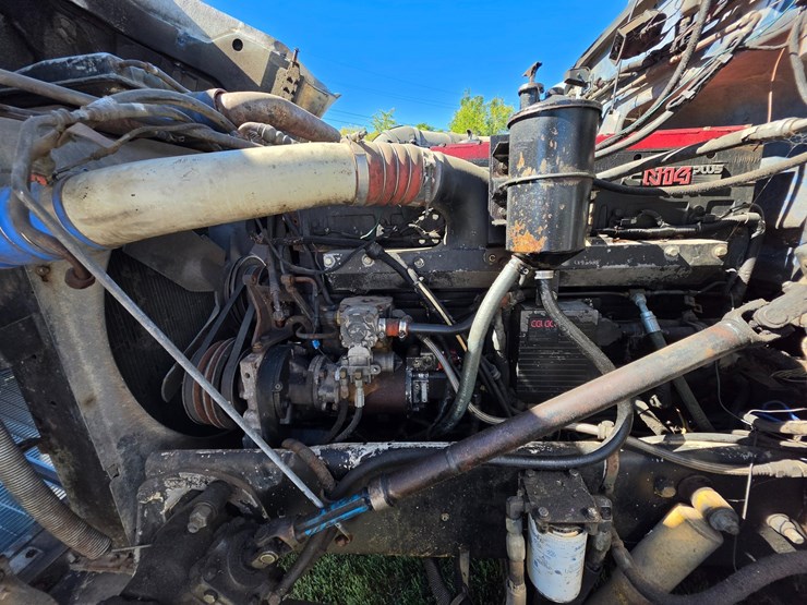 1996-peterbilt-377-image-24