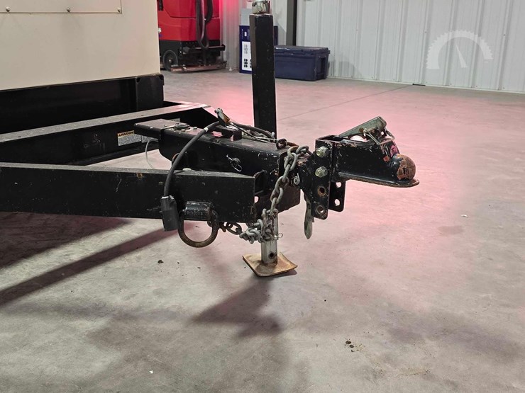 2015-caterpillar-xq30-8-image-22