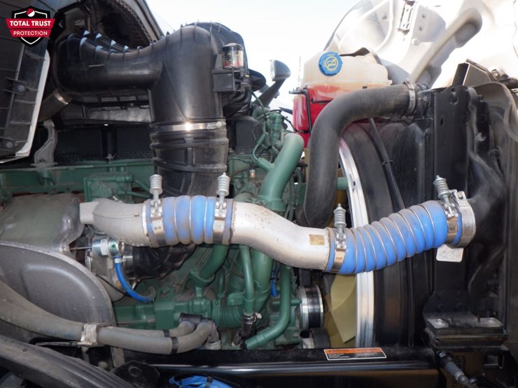 2025-volvo-vnl860-image-22