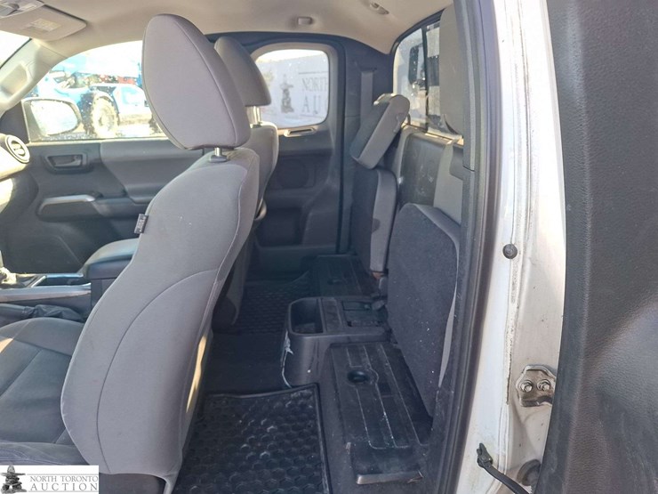 2016-toyota-tacoma-image-14