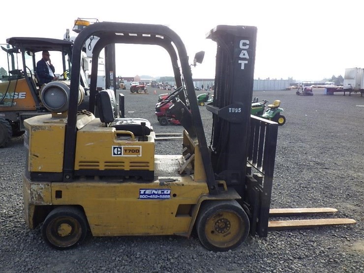 caterpillar-t70d-forklift-image-6