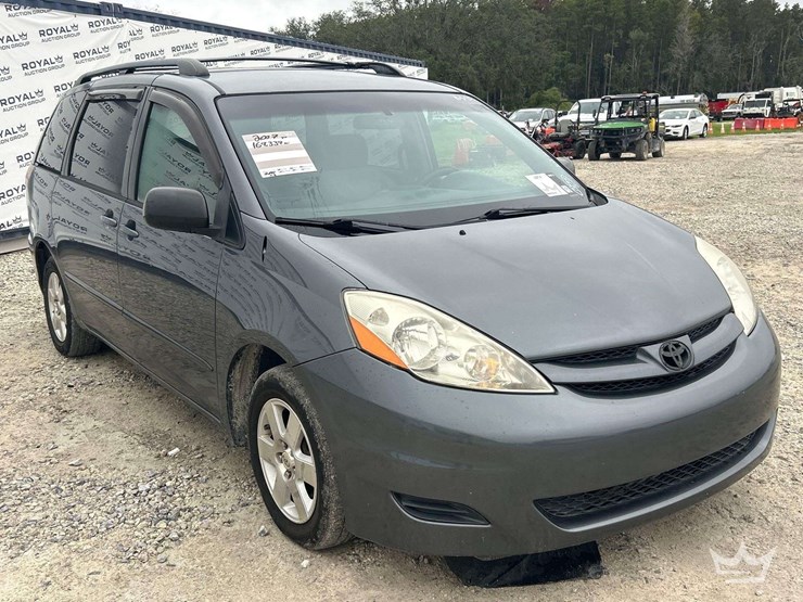 2007-toyota-sienna-image-2