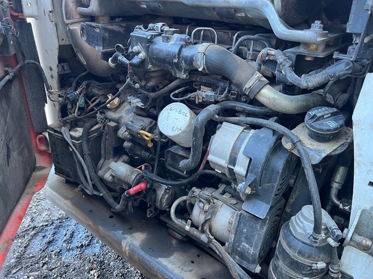 2016-bobcat-t750-image-14