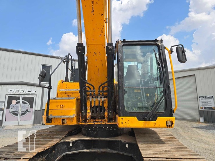 2023-jcb-220x-lc-image-13