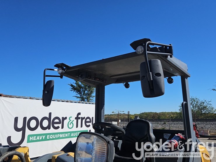 2019-deere-204l-image-26