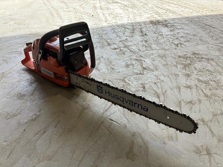 husqvarna-350-gas-chainsaw-image-2