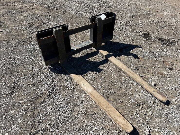 48”-skid-steer-pallet-forks-image-1