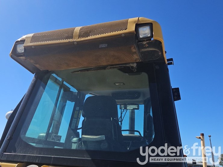 2018-caterpillar-d5k-image-33