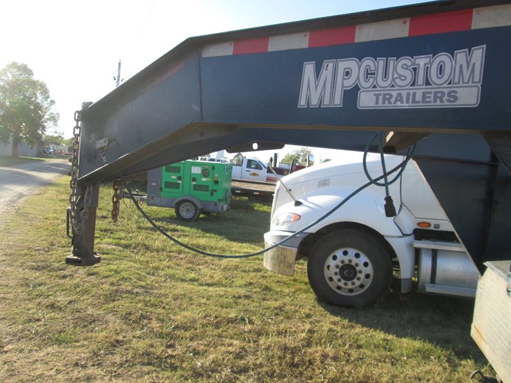2025-custom-trailer-image-16