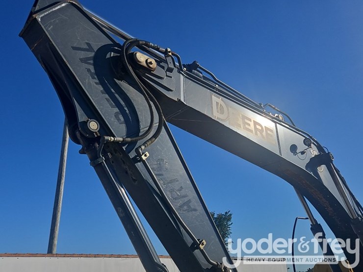 2011-deere-200d-image-9