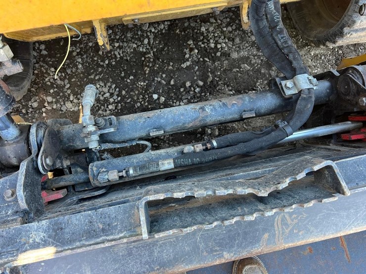 2019-caterpillar-259d3-image-11