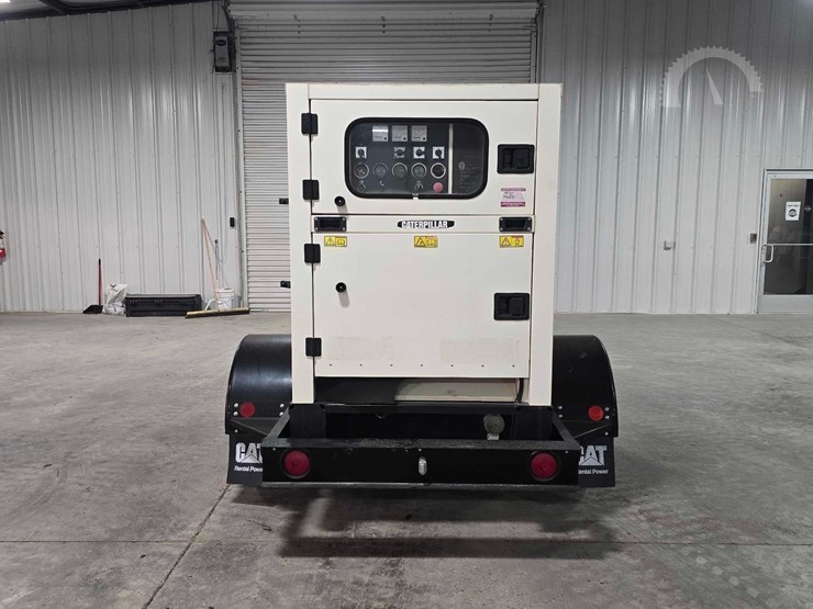 2015-caterpillar-xq30-8-image-8