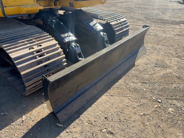 2010-deere-135d-image-18