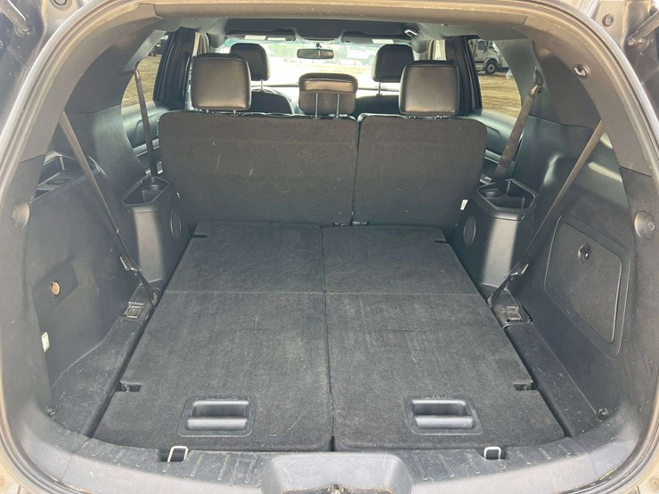 2016-ford-explorer-image-21