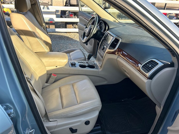 2012-jeep-grand-cherokee-image-57