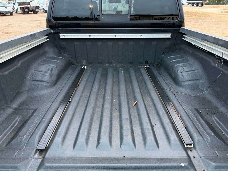 2015-nissan-frontier-image-15