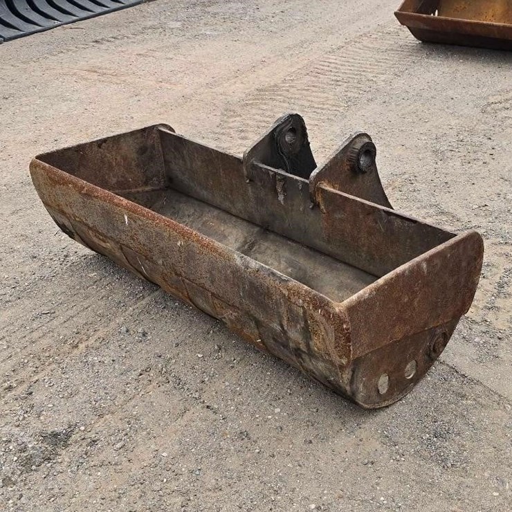 48 INCH DITCH CLEANING BUCKET