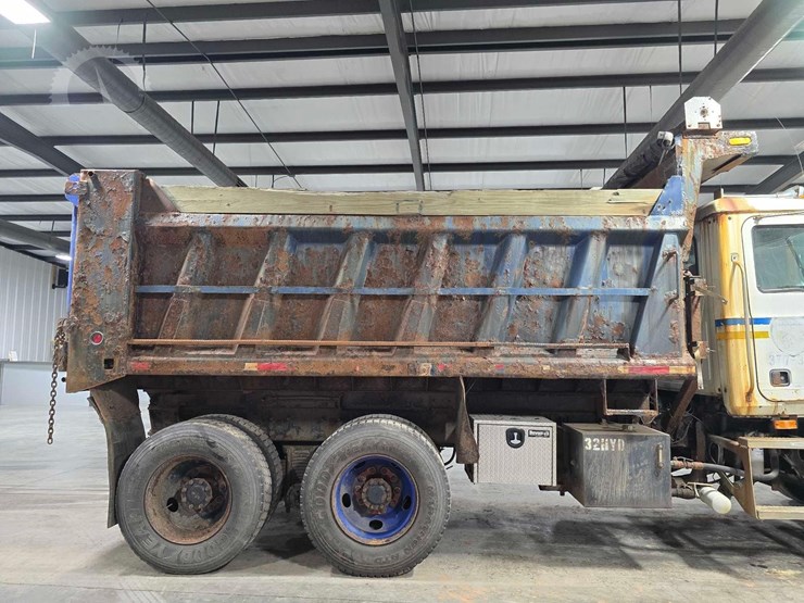2005-mack-granite-cv713-image-18