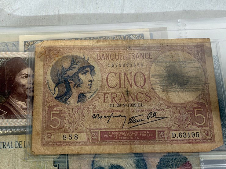 #40307-•-foreign-currency-bank-notes-image-82
