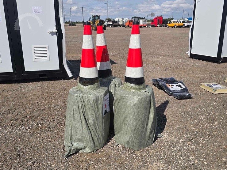 qty-(60)-safety-traffic-cones-image-1