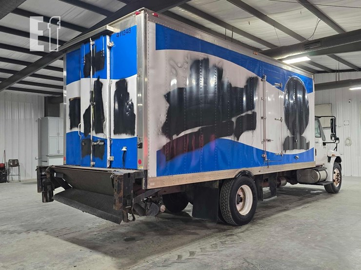 2011-international-durastar-4300-image-3
