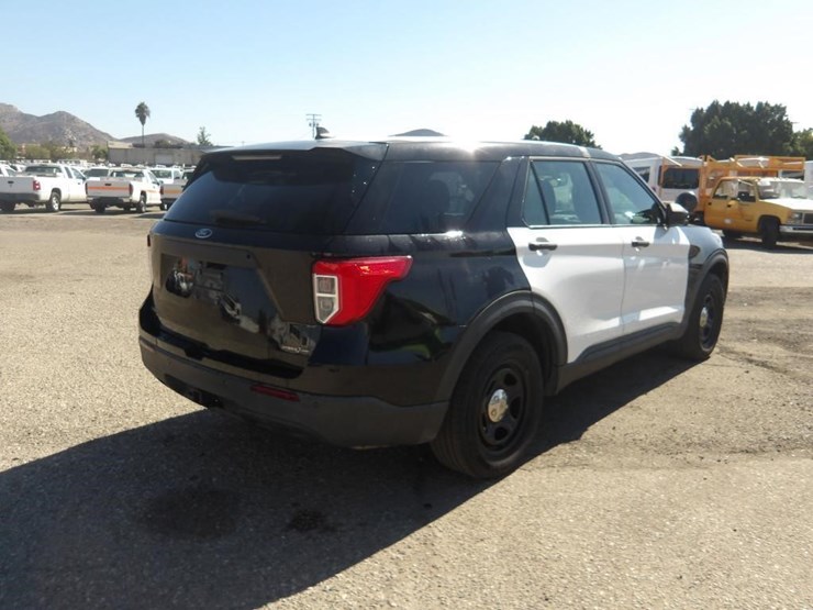 2021-ford-explorer-image-3