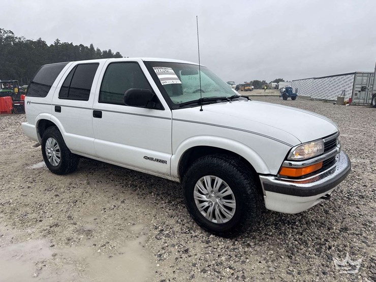1999-chevrolet-blazer-image-2