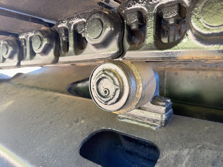 2010-deere-135d-image-21