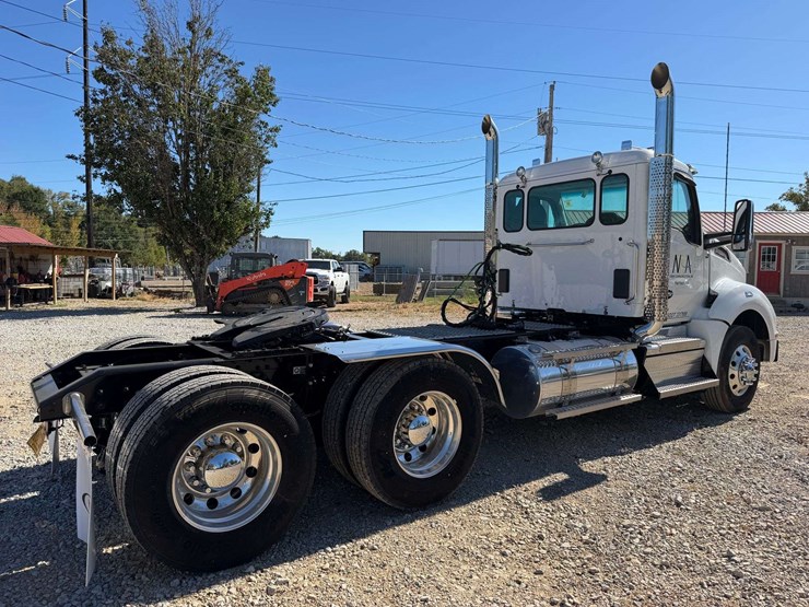 2024-kenworth-t880-image-4
