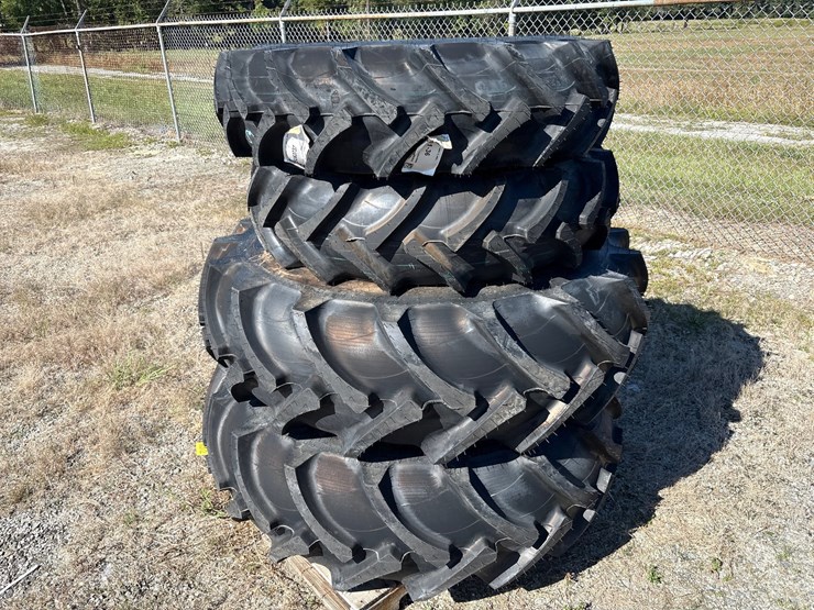 #1072-•-r1-ag-tires-with-rims-image-1