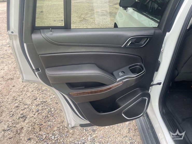 2018-chevrolet-tahoe-image-19