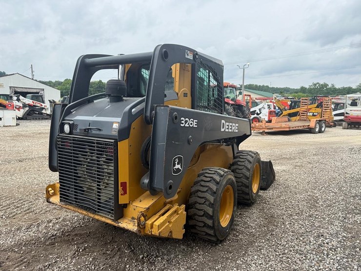 2016-deere-326e-image-4