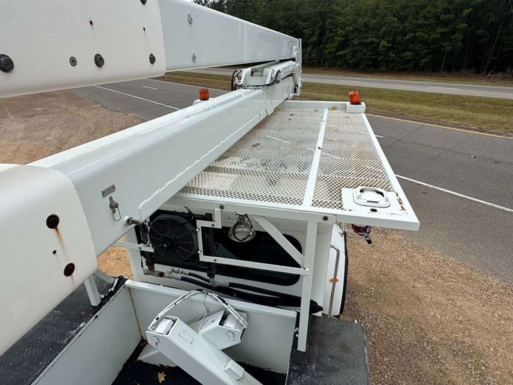 2009-peterbilt-340-image-27