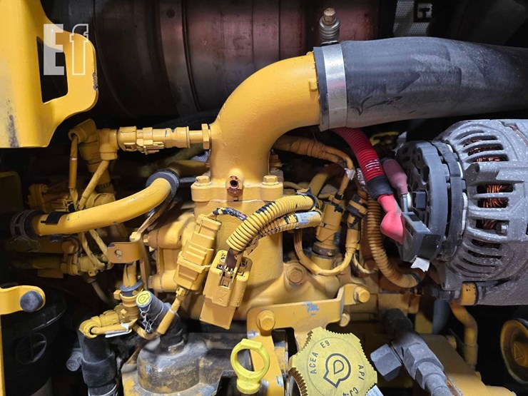 2022-deere-650k-lgp-image-39