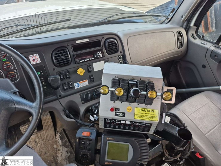 2019-freightliner-108sd-image-12