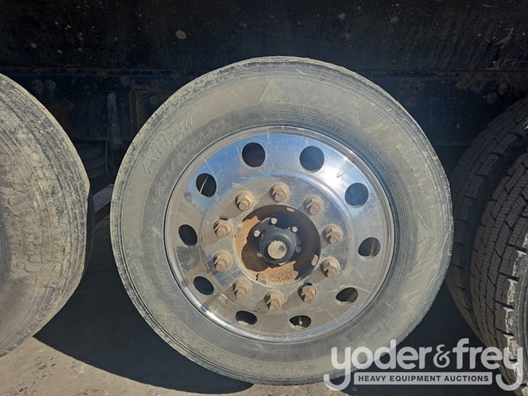 2019-freightliner-122sd-image-13