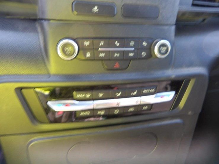 2020-ford-explorer-image-23