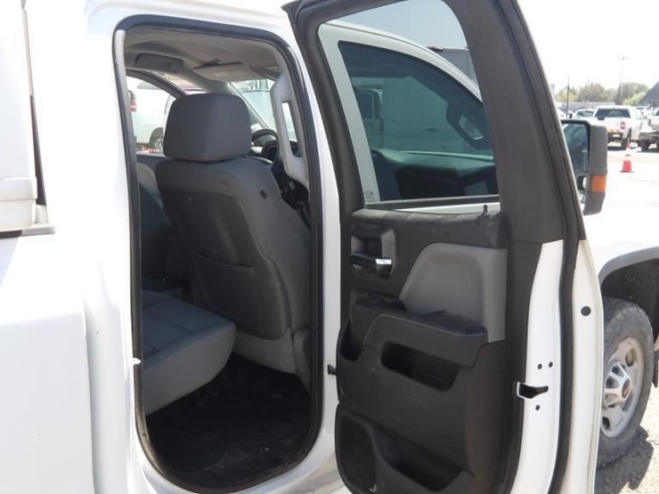2015-gmc-2500-image-18