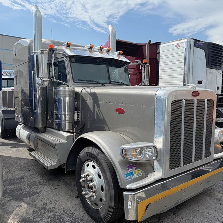 2022 PETERBILT 389