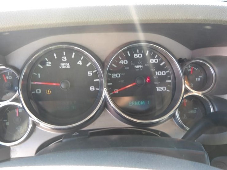 2012-chevrolet-silverado-2500-image-14