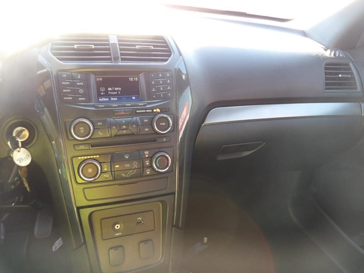 2018-ford-explorer-image-18