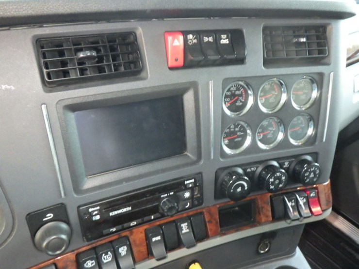 2022-kenworth-t680-image-17