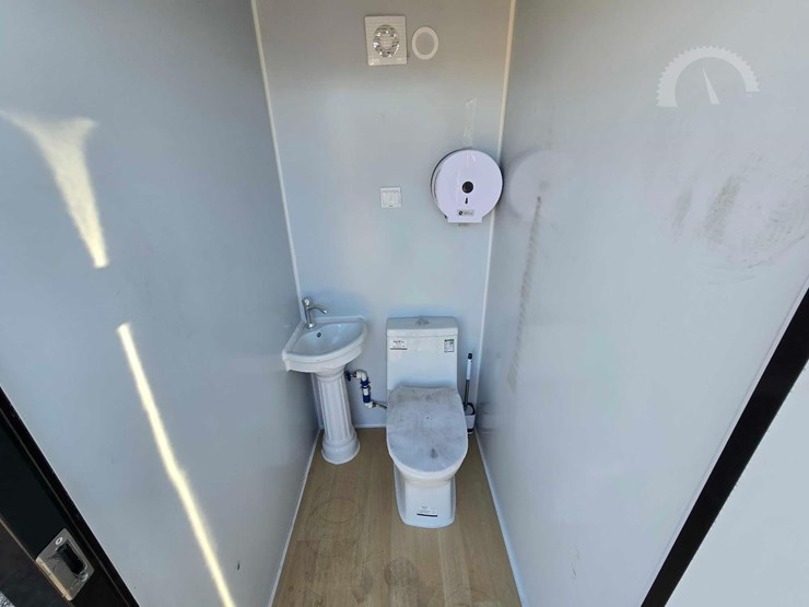 mobile-toilet-image-9