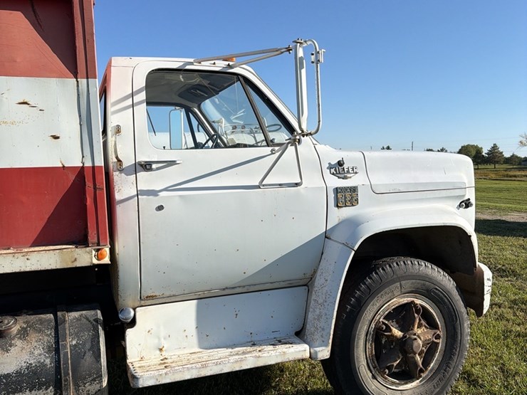 1973-tag-tandem-366-5+2,-motor-has-very-low-miles,-good-power,-roll-tarp,-truck-runs-and-operates-good-image-36